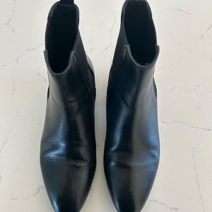 Rivecour - black boots EUC